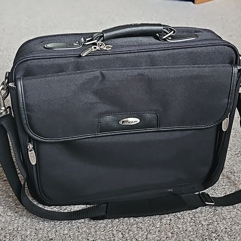 Targus Brief Case Lap Top Bag.